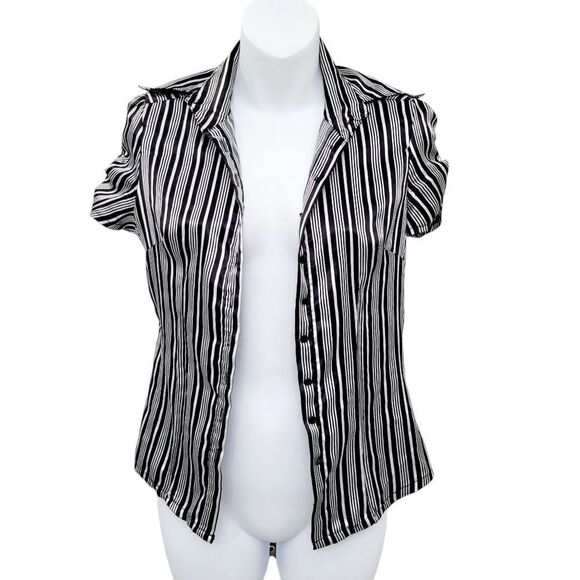 2/$20 Urban Behavior Silver & Black Buttons Down Shirt Top Size: XS - Picture 2 of 9